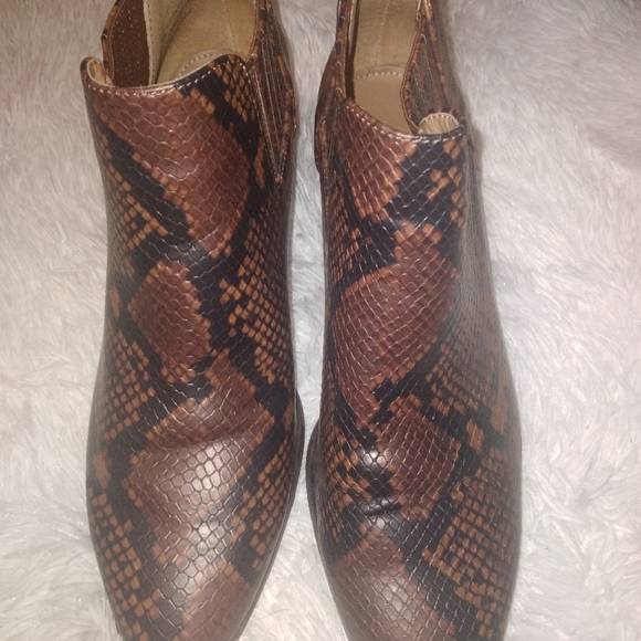 Snake print bootie boots 👢 - Picture 2 of 5
